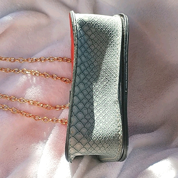 NWOT Gorgeous Ecosse Leather Crossbody bag - Picture 3 of 8